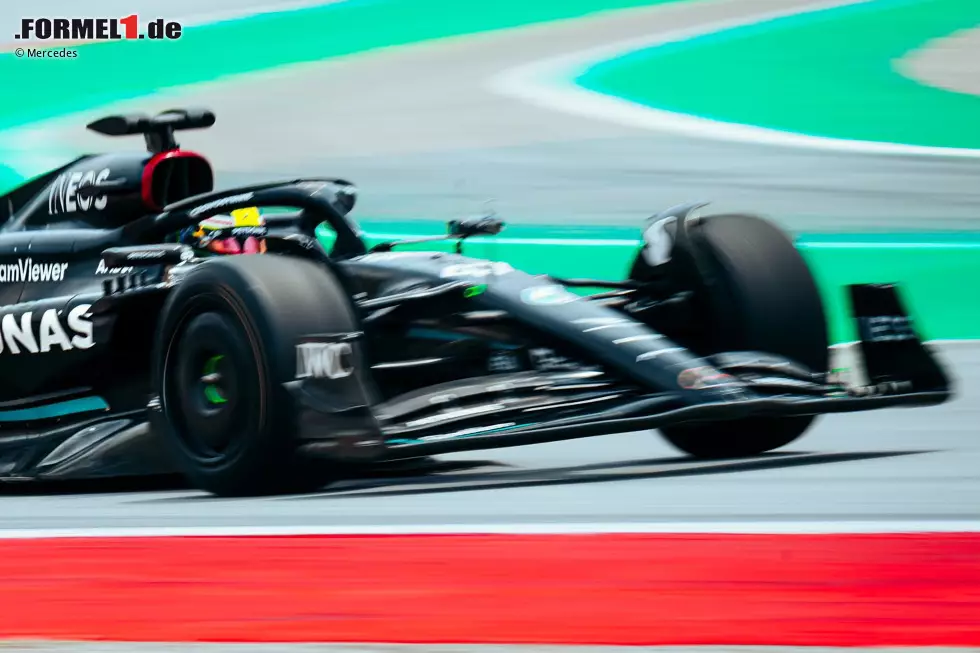 Mick Schumacher sitzt aber auch im modernen Mercedes, wie hier bei Testfahrten für Formel-1-Reifenlieferant Pirelli. Und auch ... Foto zur News: Mick Schumacher sitzt aber auch im modernen Mercedes, wie hier bei Testfahrten für Formel-1-Reifenlieferant Pirelli. Und auch ...