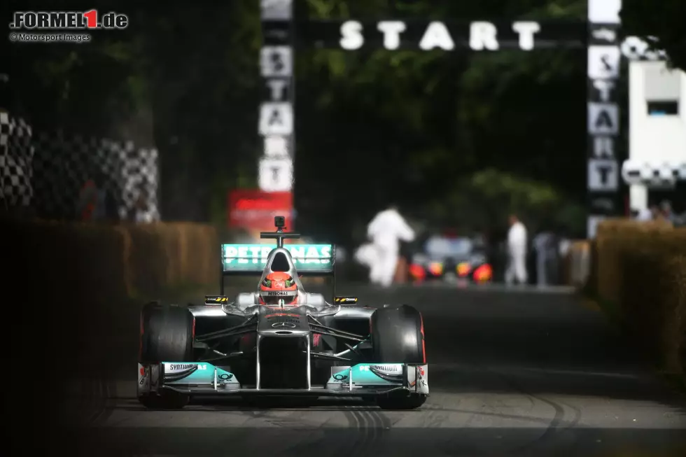 Als Mercedes-Fahrer kommt Mick Schumacher 2023 in Goodwood in den Genuss, einen weiteren Ex-Rennwagen seines Vaters Michael Schumacher zu fahren. Es handelt sich um den W02 aus der Saison 2011. Foto zur News: Als Mercedes-Fahrer kommt Mick Schumacher 2023 in Goodwood in den Genuss, einen weiteren Ex-Rennwagen seines Vaters Michael Schumacher zu fahren. Es handelt sich um den W02 aus der Saison 2011.
