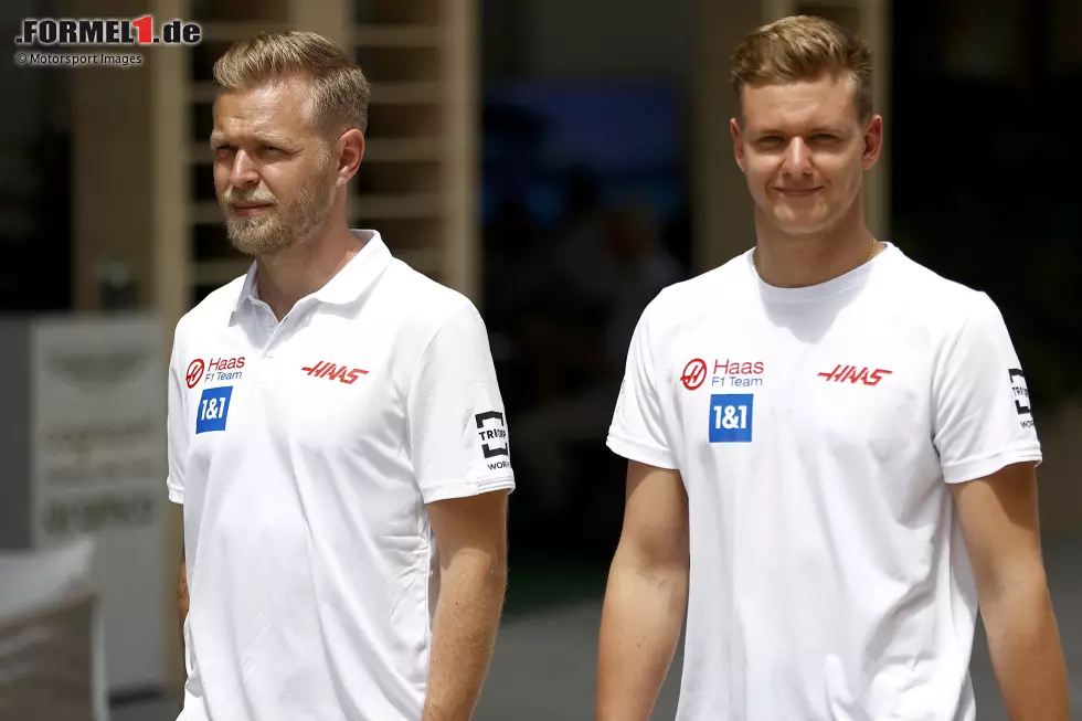 Das Teamduell gegen Kevin Magnussen endet mit gemischter Bilanz für Mick Schumacher: Im Qualifying unterliegt er 6:16, im Rennen ist er mit 12:7 besser. Aber ein Formaufschwung in der zweiten Saisonhälfte kommt zu spät, um das Cockpit für 2023 zu retten. Foto zur News: Das Teamduell gegen Kevin Magnussen endet mit gemischter Bilanz für Mick Schumacher: Im Qualifying unterliegt er 6:16, im Rennen ist er mit 12:7 besser. Aber ein Formaufschwung in der zweiten Saisonhälfte kommt zu spät, um das Cockpit für 2023 zu retten.