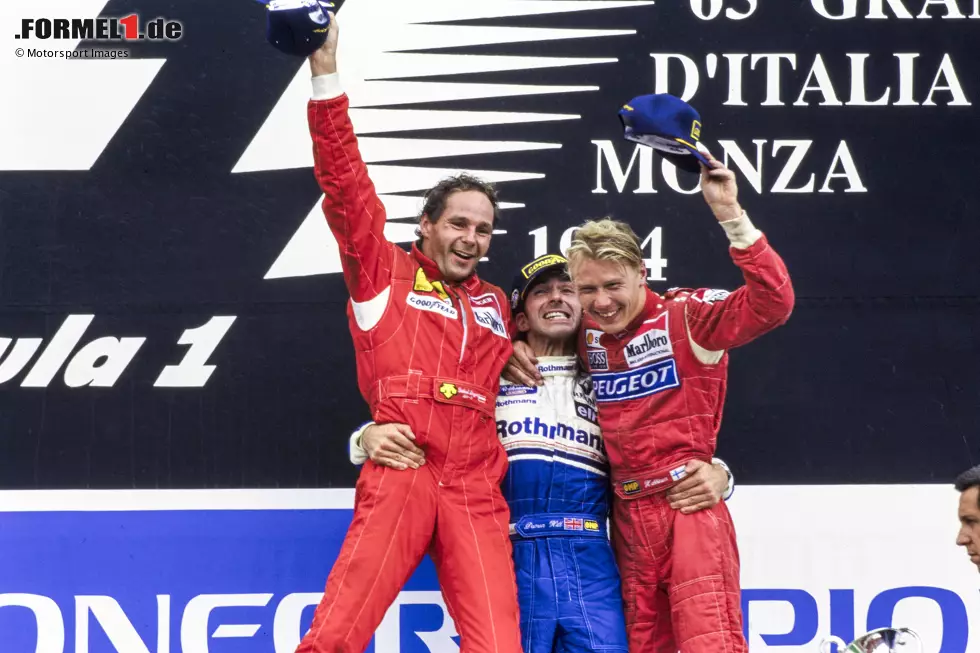 Monza (Italien): Eigentlich bestimmt Ferrari mit Jean Alesi und Berger den Grand Prix, aber ein Defekt und ein nicht optimales Losfahren nach dem Boxenstopp kosten das Heimteam die Führung - die an Hill übergeht. Er gewinnt und verkürzt in der WM auf 65:76 gegen Schumacher. Foto zur News: Monza (Italien): Eigentlich bestimmt Ferrari mit Jean Alesi und Berger den Grand Prix, aber ein Defekt und ein nicht optimales Losfahren nach dem Boxenstopp kosten das Heimteam die Führung - die an Hill übergeht. Er gewinnt und verkürzt in der WM auf 65:76 gegen Schumacher.
