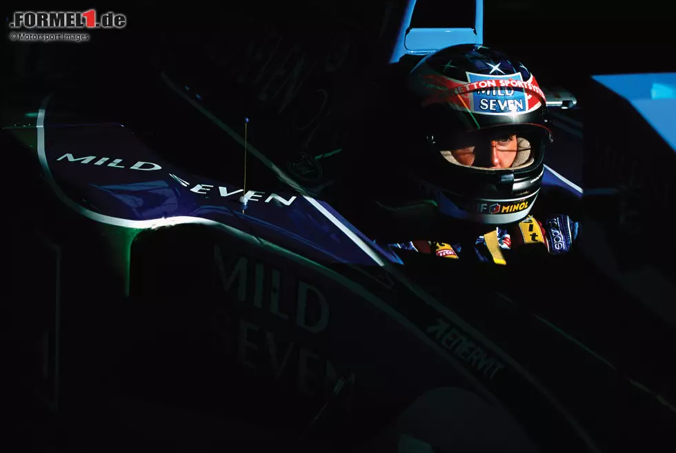 Zwei Tage nach dem Grand Prix kommt das finale Urteil in Sachen Silverstone: Schumacher muss zwei Rennen lang aussetzen und fehlt bei den Rennen in Italien und Portugal. Foto zur News: Zwei Tage nach dem Grand Prix kommt das finale Urteil in Sachen Silverstone: Schumacher muss zwei Rennen lang aussetzen und fehlt bei den Rennen in Italien und Portugal.