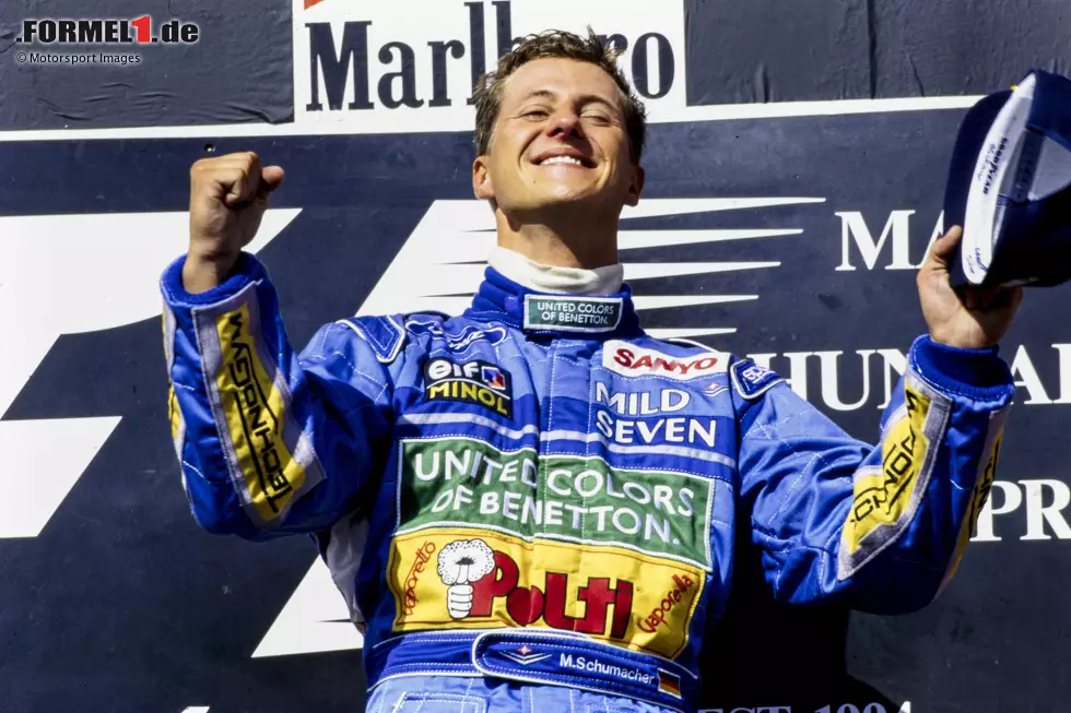 Hungaroring (Ungarn): Schumacher ist zurück in der Siegerstraße und bejubelt im zehnten Rennen den siebten Sieg. Damit erhöht er auf 76:45 gegen Hill in der WM-Gesamtwertung. Foto zur News: Hungaroring (Ungarn): Schumacher ist zurück in der Siegerstraße und bejubelt im zehnten Rennen den siebten Sieg. Damit erhöht er auf 76:45 gegen Hill in der WM-Gesamtwertung.