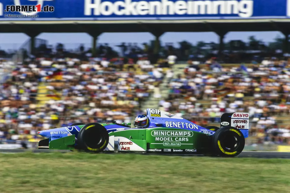 Hockenheim (Deutschland): Das Heimrennen wird für Schumacher zum Fiasko: Gegen Rennhälfte spielt der Ford-V8-Motor im Heck des Benetton nicht mehr mit und Schumacher fällt aus. Mit Berger gewinnt Ferrari erstmals seit 1990 wieder einen Formel-1-Grand-Prix, Hill punktet nicht. Foto zur News: Hockenheim (Deutschland): Das Heimrennen wird für Schumacher zum Fiasko: Gegen Rennhälfte spielt der Ford-V8-Motor im Heck des Benetton nicht mehr mit und Schumacher fällt aus. Mit Berger gewinnt Ferrari erstmals seit 1990 wieder einen Formel-1-Grand-Prix, Hill punktet nicht.
