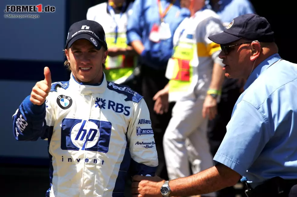 Wir springen ins Jahr 2005. Dort beginnt Kimi Räikkönen (McLaren) die Serie mit seiner Pole in Monaco, bevor Nick Heidfelds Stunde beim Heimspiel am Nürburgring schlägt. Der Deutsche holt im BMW-Williams seine einzige Pole, doch der Sieg am Sonntag bliebt aus - bis zum Karriereende des Mönchengladbacher. Foto zur News: Wir springen ins Jahr 2005. Dort beginnt Kimi Räikkönen (McLaren) die Serie mit seiner Pole in Monaco, bevor Nick Heidfelds Stunde beim Heimspiel am Nürburgring schlägt. Der Deutsche holt im BMW-Williams seine einzige Pole, doch der Sieg am Sonntag bliebt aus - bis zum Karriereende des Mönchengladbacher.