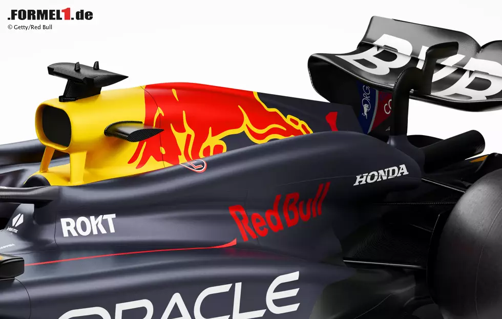 Foto zur News: ... ist die auffällige Motorhaube mit großer Wulst. Hier könnte sich das Team ein paar Ideen bei Mercedes geholt haben, das schon 2023 mit einer ähnlichen Konstruktion gefahren ist. Umso ...