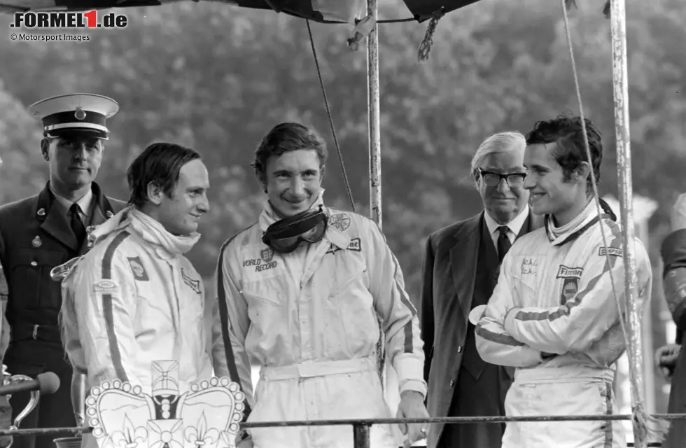 #7: Jo Siffert (Schweiz) feiert 1968 in Brands Hatch seinen Debütsieg in der Formel 1. Das Bild zeigt ihn in der Mitte von Chris Amon (links) und Jacky Ickx (rechts) auf dem Podium. Erst ... Foto zur News: #7: Jo Siffert (Schweiz) feiert 1968 in Brands Hatch seinen Debütsieg in der Formel 1. Das Bild zeigt ihn in der Mitte von Chris Amon (links) und Jacky Ickx (rechts) auf dem Podium. Erst ...