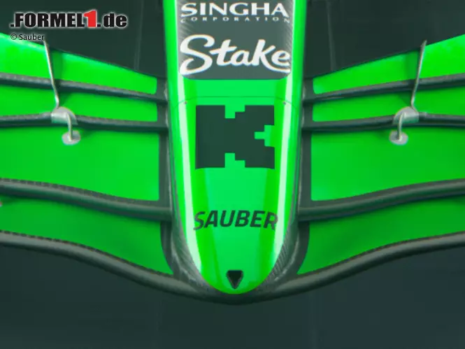 Das Wichtigste zuerst: Sauber ist wieder Sauber. Nach einigen Jahren als Alfa Romeo (nur dem Titel nach) ist das Team aus Hinwil aus der Schweiz wieder ganz in eigener Sache unterwegs, und mit neuem Look. Denn ... Foto zur News: Das Wichtigste zuerst: Sauber ist wieder Sauber. Nach einigen Jahren als Alfa Romeo (nur dem Titel nach) ist das Team aus Hinwil aus der Schweiz wieder ganz in eigener Sache unterwegs, und mit neuem Look. Denn ...