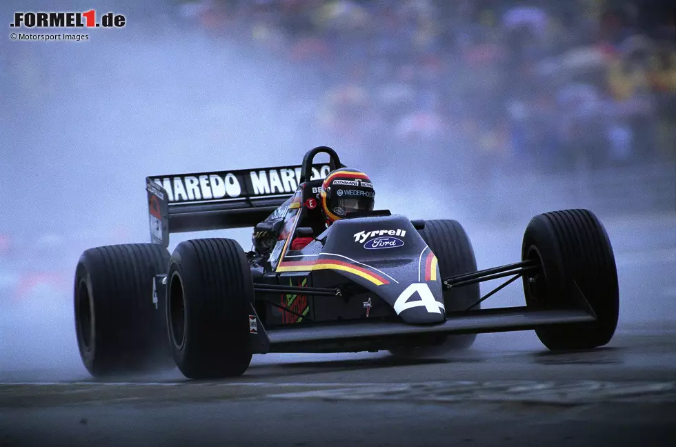 1984: Das Tyrrell-Team setzt Bleikügelchen ein, um das Auto im Rennen über das Mindestgewicht zu bringen. Diese Taktik fliegt schließlich auf und Tyrrell wird disqualifiziert, auch rückwirkend für die bereits gefahrenen Rennen. Foto zur News: 1984: Das Tyrrell-Team setzt Bleikügelchen ein, um das Auto im Rennen über das Mindestgewicht zu bringen. Diese Taktik fliegt schließlich auf und Tyrrell wird disqualifiziert, auch rückwirkend für die bereits gefahrenen Rennen.