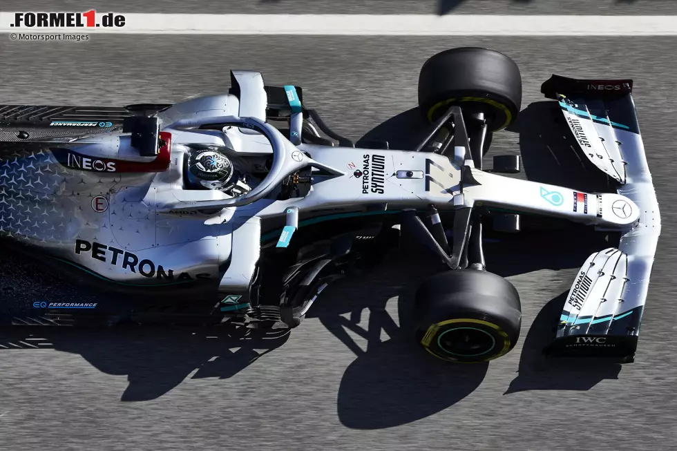 Ein besonders innovativer Ansatz ist 2020 die zweiaxiale Lenkung ("Dual Axis Steering", kurz: DAS) von Mercedes, bei der die Fahrer in voller Fahrt am Lenkrad ziehen und vor den Kurven das Lenkrad wieder nach vorne drücken. Sinn und Zweck ... Foto zur News: Ein besonders innovativer Ansatz ist 2020 die zweiaxiale Lenkung ("Dual Axis Steering", kurz: DAS) von Mercedes, bei der die Fahrer in voller Fahrt am Lenkrad ziehen und vor den Kurven das Lenkrad wieder nach vorne drücken. Sinn und Zweck ...