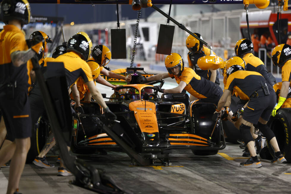 Foto zur News: ... ist McLaren auch eines der Teams, das am Finaltag nochmals in Schwierigkeiten gerät: Die Kupplung bremst das Team ein. Auch ...