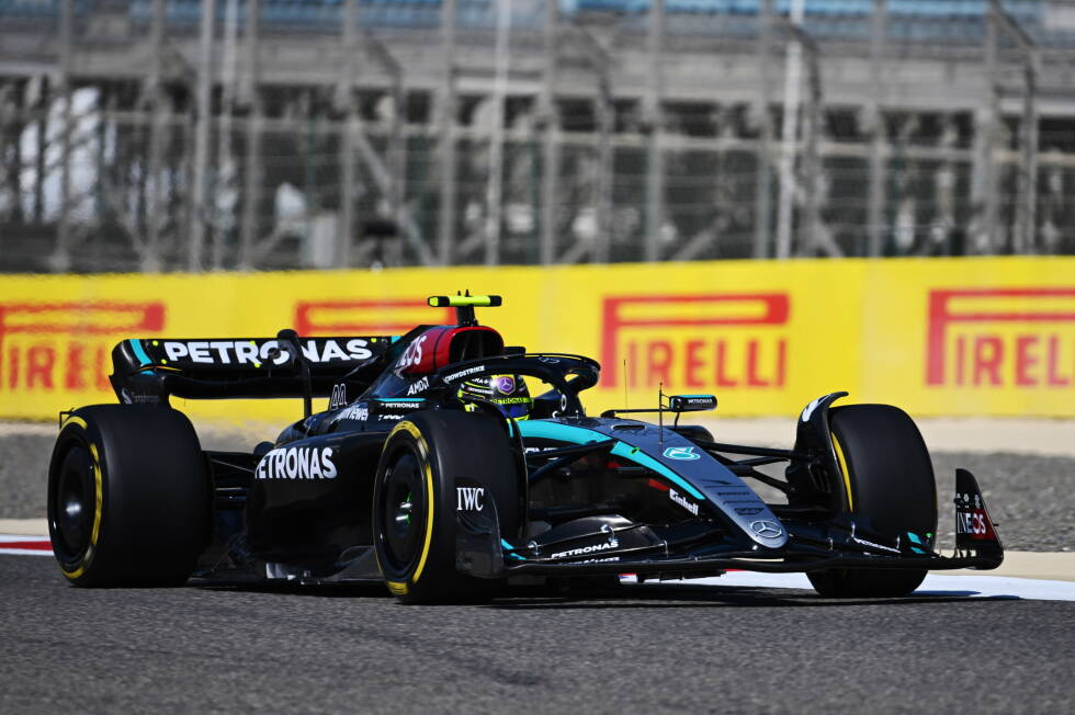 Foto zur News: ... zum Vortag präsentiert sich auch Mercedes mit Lewis Hamilton am Steuer des W15. Er fährt 1,1 Sekunden langsamer als die Spitze, aber immerhin zwei Zehntel schneller als Lando Norris im McLaren MCL38 und drei Zehntel schneller als Daniel Ricciardo im Racing Bulls VCARB 01. Der einzige Deutsche ...
