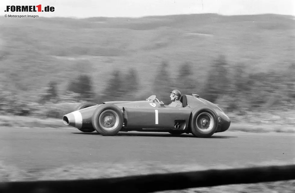 ... entscheidet sich Fangio zur Saison 1956 für Ferrari und gewinnt einen weiteren Titel, ehe ... Foto zur News: ... entscheidet sich Fangio zur Saison 1956 für Ferrari und gewinnt einen weiteren Titel, ehe ...