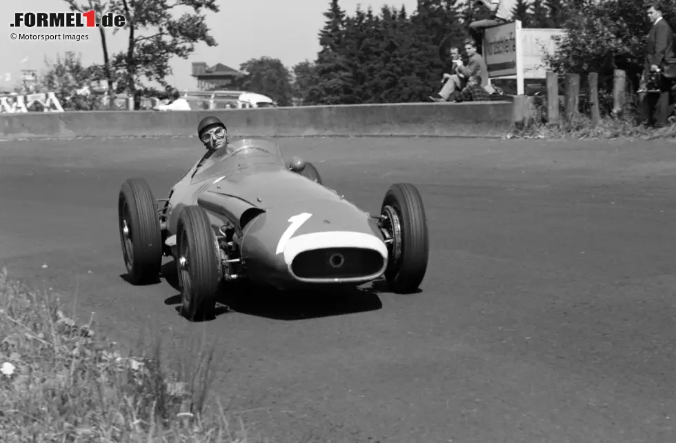 ... er 1957 wieder das Team wechselt und ein letztes Mal Weltmeister wird, dann für Maserati - nachdem Fangio schon 1951 auf Alfa Romeo erstmals Weltmeister geworden ist. All das macht Fangio zum vielseitigsten Formel-1-Champion überhaupt! Foto zur News: ... er 1957 wieder das Team wechselt und ein letztes Mal Weltmeister wird, dann für Maserati - nachdem Fangio schon 1951 auf Alfa Romeo erstmals Weltmeister geworden ist. All das macht Fangio zum vielseitigsten Formel-1-Champion überhaupt!
