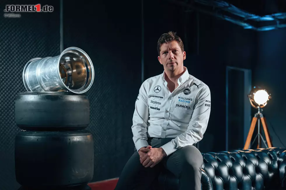 Spannend wird die Saison 2024 für Williams auch deshalb, weil es das erste "echte" Williams-Jahr für Teamchef James Vowles ist. Er kam 2023 von Mercedes, sieht 2024 das Potenzial, "konstant um Punkte zu kämpfen". Foto zur News: Spannend wird die Saison 2024 für Williams auch deshalb, weil es das erste "echte" Williams-Jahr für Teamchef James Vowles ist. Er kam 2023 von Mercedes, sieht 2024 das Potenzial, "konstant um Punkte zu kämpfen".
