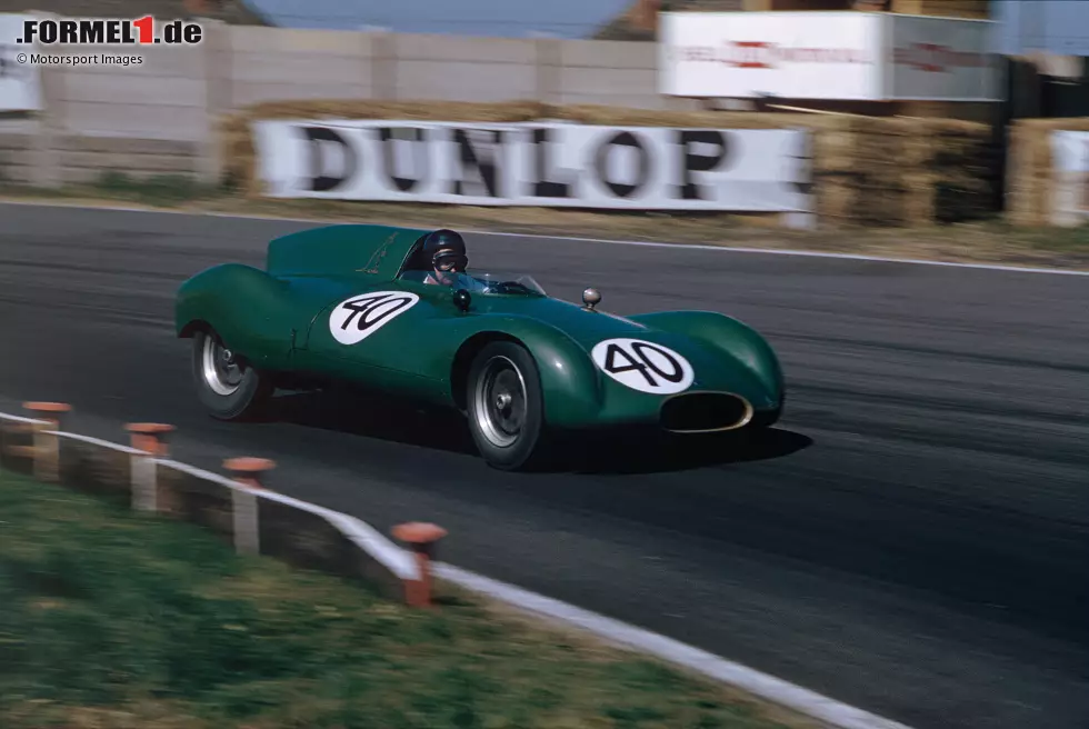 Jack Brabham absolviert 1955 in Silverstone seinen ersten Formel-1-Grand-Prix in einem vollverkleideten Cooper T40. Bei seiner zweiten Formel-1-Teilnahme aber ... Foto zur News: Jack Brabham absolviert 1955 in Silverstone seinen ersten Formel-1-Grand-Prix in einem vollverkleideten Cooper T40. Bei seiner zweiten Formel-1-Teilnahme aber ...