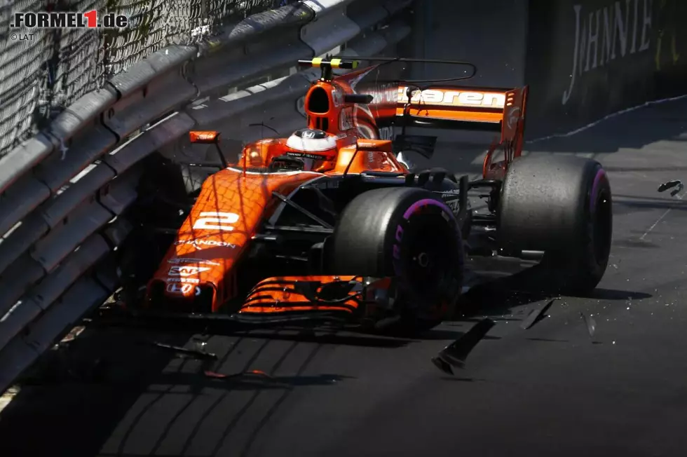 Flop: Stoffel Vandoorne (2015) - Weniger gut läuft es für McLaren einige Jahre zuvor, als man den Belgier nach seinem Titelgewinn im zweiten GP2-Jahr holt. 2016 darf er einmal als Ersatzfahrer ran, 2017 und vor allem 2018 wird er als Stammpilot aber so klar von Fernando Alonso geschlagen, dass sein Weg danach in die Formel E führt. Foto zur News: Flop: Stoffel Vandoorne (2015) - Weniger gut läuft es für McLaren einige Jahre zuvor, als man den Belgier nach seinem Titelgewinn im zweiten GP2-Jahr holt. 2016 darf er einmal als Ersatzfahrer ran, 2017 und vor allem 2018 wird er als Stammpilot aber so klar von Fernando Alonso geschlagen, dass sein Weg danach in die Formel E führt.