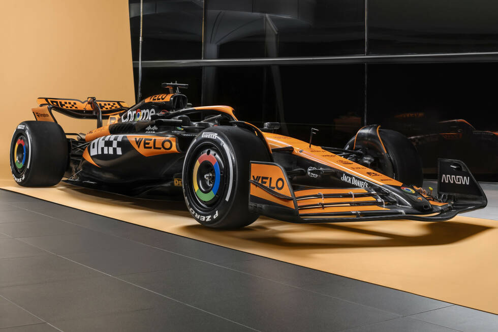 Foto zur News: Apropos Unterboden: McLaren veröffentlichte auf seinen Präsentationsbildern des MCL38 verschiedene Lösungen und hat hier ebenfalls getrickst. Auf diesem Bild fehlen zum Beispiel (wie auch beim Red Bull) sämtliche Details, ...