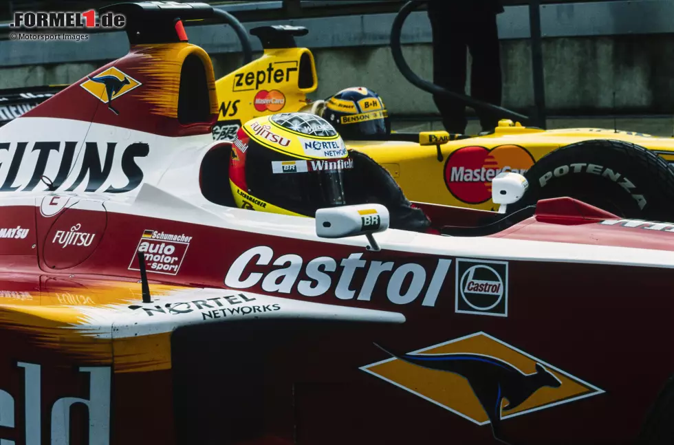 Nürburgring 1999: Michael Schumacher ist nach seinem Beinbruch noch nicht wieder mit dabei, und so stehen die beiden anderen Deutschen im Rampenlicht. Aber ... Foto zur News: Nürburgring 1999: Michael Schumacher ist nach seinem Beinbruch noch nicht wieder mit dabei, und so stehen die beiden anderen Deutschen im Rampenlicht. Aber ...