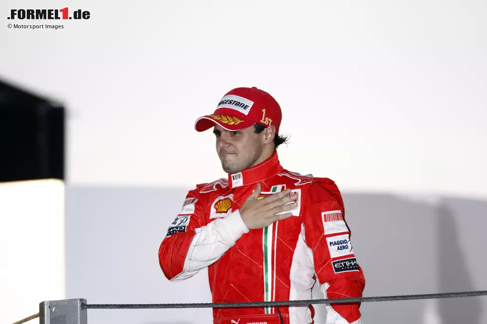 Sao Paulo 2008: Ferrari-Fahrer Felipe Massa gewinnt sein Heimrennen in Brasilien, aber trotzdem ist er der große Verlierer, denn ... Foto zur News: Sao Paulo 2008: Ferrari-Fahrer Felipe Massa gewinnt sein Heimrennen in Brasilien, aber trotzdem ist er der große Verlierer, denn ...