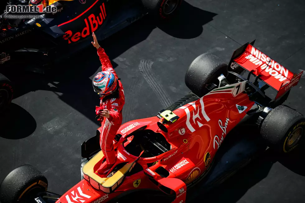 Der älteste Sieger der Hybirdära ist Kimi Räikkönen, der 2018 in Austin im stolzen Alter von 39 Jahren (und 4 Tagen) triumphierte. Der jüngste Sieger ist Max Verstappen, der 2016 in Barcelona bei seinem ersten Formel-1-Sieg gerade einmal 18 Jahre, 7 Monate und 15 Tage alt war. Foto zur News: Der älteste Sieger der Hybirdära ist Kimi Räikkönen, der 2018 in Austin im stolzen Alter von 39 Jahren (und 4 Tagen) triumphierte. Der jüngste Sieger ist Max Verstappen, der 2016 in Barcelona bei seinem ersten Formel-1-Sieg gerade einmal 18 Jahre, 7 Monate und 15 Tage alt war.