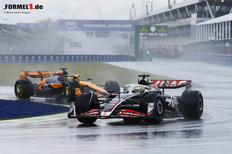 Kevin Magnussen (Marc Surer: 2) - "Hatte vom Speed her seinen Teamkollegen im Griff. Gute Show mit den Regenreifen." Foto zur News: Kevin Magnussen (Marc Surer: 2) - "Hatte vom Speed her seinen Teamkollegen im Griff. Gute Show mit den Regenreifen."