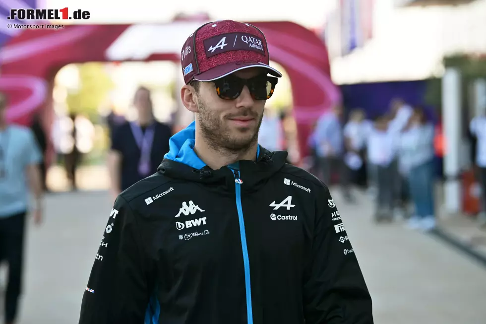 Pierre Gasly (Redaktion: 2) - Auch er bekommt von uns nicht die Bestnote, weil er nach einem Restart unter anderem einmal neben der Strecke war. Trotzdem natürlich eine gute Leistung, denn P5 im Alpine ist eine kleine Sensation. Das würdigen auch wir, an der 1 geht es aber trotzdem ganz knapp vorbei. Foto zur News: Pierre Gasly (Redaktion: 2) - Auch er bekommt von uns nicht die Bestnote, weil er nach einem Restart unter anderem einmal neben der Strecke war. Trotzdem natürlich eine gute Leistung, denn P5 im Alpine ist eine kleine Sensation. Das würdigen auch wir, an der 1 geht es aber trotzdem ganz knapp vorbei.