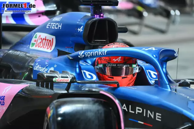 Foto zur News: Der Große Preis von Katar 2023 war körperlich wegen der hohen Temperaturen im Cockpit der anstrengendste Grand Prix seit vielen Jahren - zu anstrengend für einige Fahrer. Esteban Ocon verriet nach dem Rennen, dass er sich während der Fahrt in seinen Helm übergeben musste. Unschön, aber nicht der erste Vorfall dieser Art ...