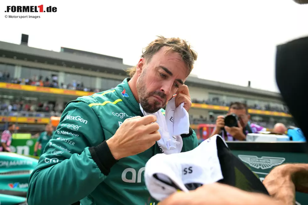 Fernando Alonso (Redaktion: 3) - Seine Bewertung ist schwierig, weil er seine Runde in Q2 wegen der roten Flagge nicht beenden konnte und im Rennen unverschuldet früh ausgeschieden ist. Letztendlich ein Jubiläum ohne Highlights, sodass auch wir bei der 3 landen. Foto zur News: Fernando Alonso (Redaktion: 3) - Seine Bewertung ist schwierig, weil er seine Runde in Q2 wegen der roten Flagge nicht beenden konnte und im Rennen unverschuldet früh ausgeschieden ist. Letztendlich ein Jubiläum ohne Highlights, sodass auch wir bei der 3 landen.