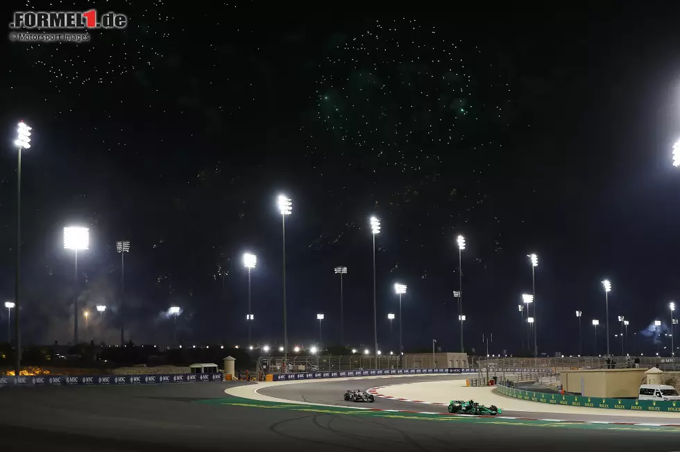 Foto zur News: 1. Bahrain: Der erste Saisonsieg geht an Zhou - der im echten Rennen nur Elfter wird. Die Top 3 trennen dabei am Ende nur gut zwei Sekunden, während Verstappen im echten GP fast 23 Sekunden Vorsprung auf P2 hat. Stand: 1. Zhou (10), 2. Magnussen (6), 3. Ricciardo (4), 4. Tsunoda (3), 5. Albon (2).