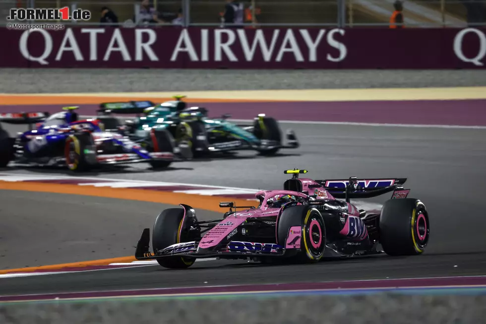 23. Doha: "Weltmeister" Hülkenberg gewinnt zwar den Sprint, scheidet im Hauptrennen aber aus. Dort holt Gasly seinen dritten Saisonsieg vor Zhou und schiebt sich damit noch in die Top 3 in der Meisterschaft. Stand: 1. Hülkenberg (126), 2. Tsunoda (88), 3. Gasly (75), 4. Magnussen (73), 5. Ocon (62.). Foto zur News: 23. Doha: "Weltmeister" Hülkenberg gewinnt zwar den Sprint, scheidet im Hauptrennen aber aus. Dort holt Gasly seinen dritten Saisonsieg vor Zhou und schiebt sich damit noch in die Top 3 in der Meisterschaft. Stand: 1. Hülkenberg (126), 2. Tsunoda (88), 3. Gasly (75), 4. Magnussen (73), 5. Ocon (62.).