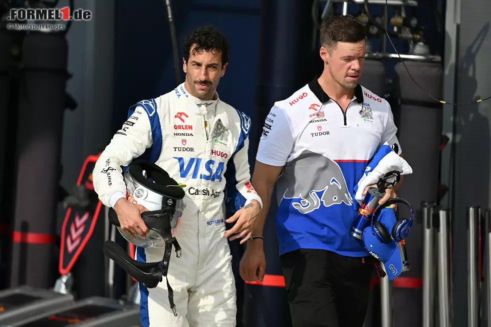 Daniel Ricciardo (Redaktion: 4) - Wir sind etwas kritischer, weil er sich mit seinem Abdrängmanöver gegen Hülkenberg in eine schlechte Position gebracht hat. Für die zweite Strafe konnte er nichts, doch für eine 3 war es uns zu wenig. Foto zur News: Daniel Ricciardo (Redaktion: 4) - Wir sind etwas kritischer, weil er sich mit seinem Abdrängmanöver gegen Hülkenberg in eine schlechte Position gebracht hat. Für die zweite Strafe konnte er nichts, doch für eine 3 war es uns zu wenig.