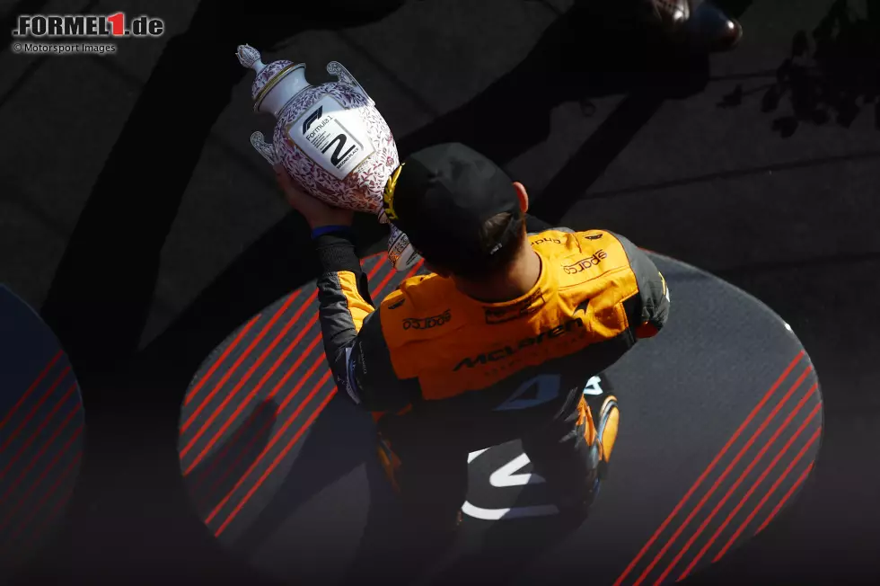 2023 erwischt McLaren einen katastrophalen Start ins neue Jahr, sodass zunächst niemand damit rechnet, dass es Norris bislang erfolgreichste Formel-1-Saison werden soll. Am Ende steht er insgesamt siebenmal auf dem Podium, wird alleine sechsmal Zweiter und WM-Sechster. Der erste Sieg bleibt ihm allerdings erneut verwehrt. Foto zur News: 2023 erwischt McLaren einen katastrophalen Start ins neue Jahr, sodass zunächst niemand damit rechnet, dass es Norris bislang erfolgreichste Formel-1-Saison werden soll. Am Ende steht er insgesamt siebenmal auf dem Podium, wird alleine sechsmal Zweiter und WM-Sechster. Der erste Sieg bleibt ihm allerdings erneut verwehrt.