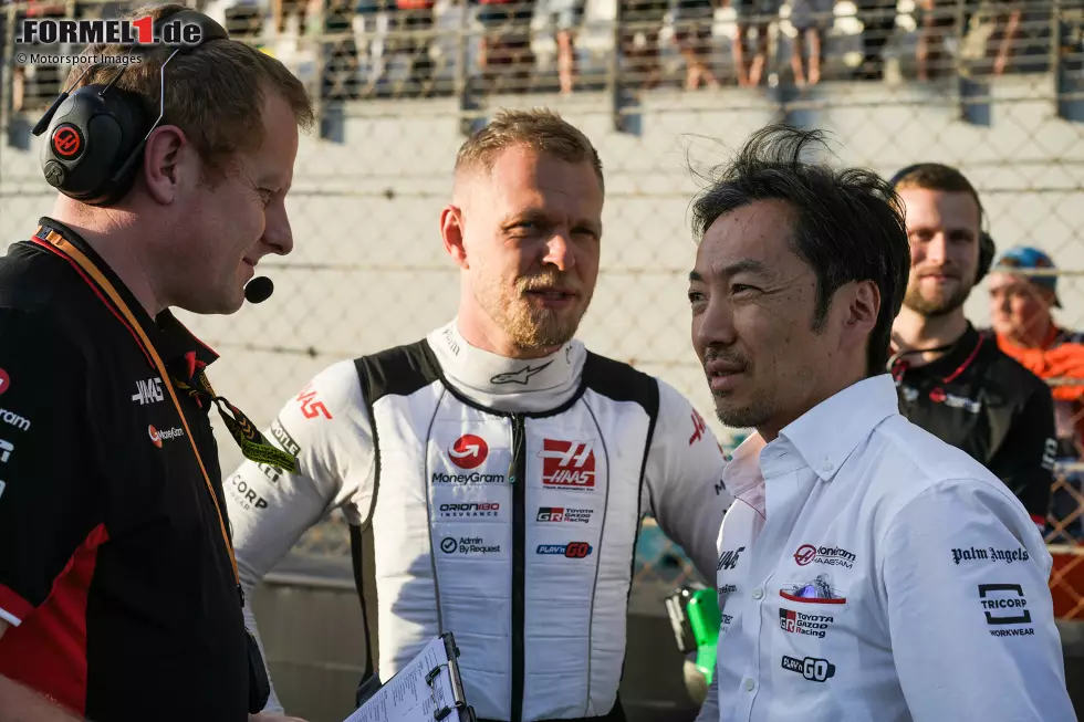 Kevin Magnussen (Redaktion: 3) - Hier stimmen wir unserem Experten zu. War am ganzen Wochenende bis Q2 nicht unbedingt langsamer als der Teamkollege, hatte dann aber unterm Strich zu viel Pech und konnte sich so nicht für eine bessere Note empfehlen. Mit der schnellsten Runde am Ende zumindest ein versöhnlicher Abschied. Foto zur News: Kevin Magnussen (Redaktion: 3) - Hier stimmen wir unserem Experten zu. War am ganzen Wochenende bis Q2 nicht unbedingt langsamer als der Teamkollege, hatte dann aber unterm Strich zu viel Pech und konnte sich so nicht für eine bessere Note empfehlen. Mit der schnellsten Runde am Ende zumindest ein versöhnlicher Abschied.