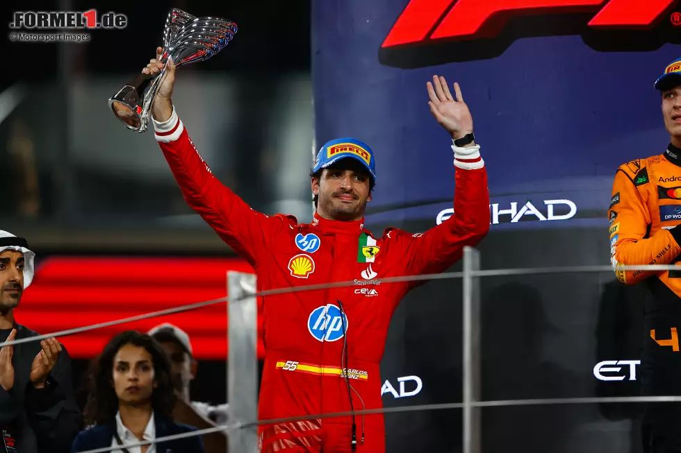 Carlos Sainz (Redaktion: 2) - In seinem Fall ist sich die Redaktion einig. Zeigte ein "gutes" Rennen, aber eben kein "sehr gutes". Wenn der Teamkollege von ganz hinten noch auf P3 fährt, ist P2 logischerweise das Mindestergebnis. Und wir stellen uns die Frage: Was wäre für Leclerc bei einem Start aus der zweiten Reihe möglich gewesen ...? Foto zur News: Carlos Sainz (Redaktion: 2) - In seinem Fall ist sich die Redaktion einig. Zeigte ein "gutes" Rennen, aber eben kein "sehr gutes". Wenn der Teamkollege von ganz hinten noch auf P3 fährt, ist P2 logischerweise das Mindestergebnis. Und wir stellen uns die Frage: Was wäre für Leclerc bei einem Start aus der zweiten Reihe möglich gewesen ...?