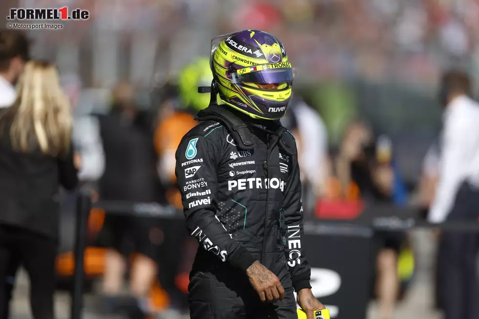 Lewis Hamilton (Redaktion: 3) - Das sehen wir auch so, weshalb es auch von uns keine bessere Note gibt. War am ganzen Wochenende der langsamere der beiden Mercedes-Piloten. Im Qualifyingduell steht es inzwischen 1:6 gegen Russell, und das Rennen hätte er unter normalen Umständen auch hinter dem Teamkollegen beendet. Foto zur News: Lewis Hamilton (Redaktion: 3) - Das sehen wir auch so, weshalb es auch von uns keine bessere Note gibt. War am ganzen Wochenende der langsamere der beiden Mercedes-Piloten. Im Qualifyingduell steht es inzwischen 1:6 gegen Russell, und das Rennen hätte er unter normalen Umständen auch hinter dem Teamkollegen beendet.