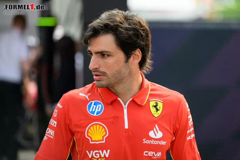 Carlos Sainz (Redaktion: 3) - Auch hier stimmen wir unserem Experten zu. Nachdem er zu Saisonbeginn noch regelmäßig vor Leclerc landete, hat sich das Blatt inzwischen wieder komplett gewendet. Seit Schanghai steht es aus seiner Sicht in Qualifying- und Rennduell jeweils 0:3 gegen den Teamkollegen. Foto zur News: Carlos Sainz (Redaktion: 3) - Auch hier stimmen wir unserem Experten zu. Nachdem er zu Saisonbeginn noch regelmäßig vor Leclerc landete, hat sich das Blatt inzwischen wieder komplett gewendet. Seit Schanghai steht es aus seiner Sicht in Qualifying- und Rennduell jeweils 0:3 gegen den Teamkollegen.