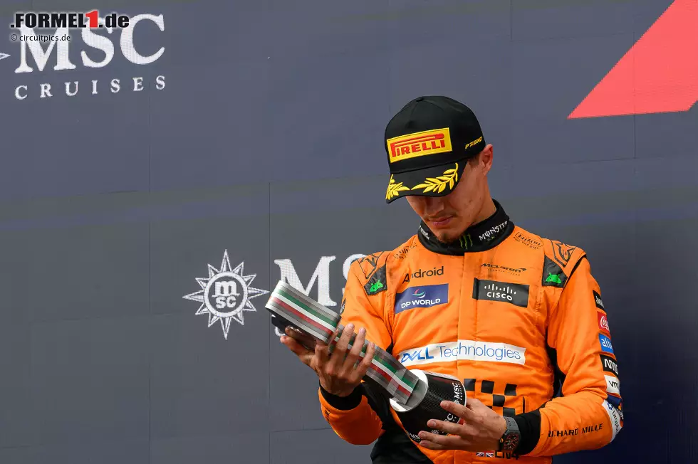 Lando Norris (Redaktion: 2) - Wir stören uns zudem am Qualifying, bei dem er hinter dem Teamkollegen landete. Im Rennen dann vor allem am Ende stark, aber für die Bestnote hat uns das gewisse Extra gefehlt, das wir so oft fordern. Foto zur News: Lando Norris (Redaktion: 2) - Wir stören uns zudem am Qualifying, bei dem er hinter dem Teamkollegen landete. Im Rennen dann vor allem am Ende stark, aber für die Bestnote hat uns das gewisse Extra gefehlt, das wir so oft fordern.