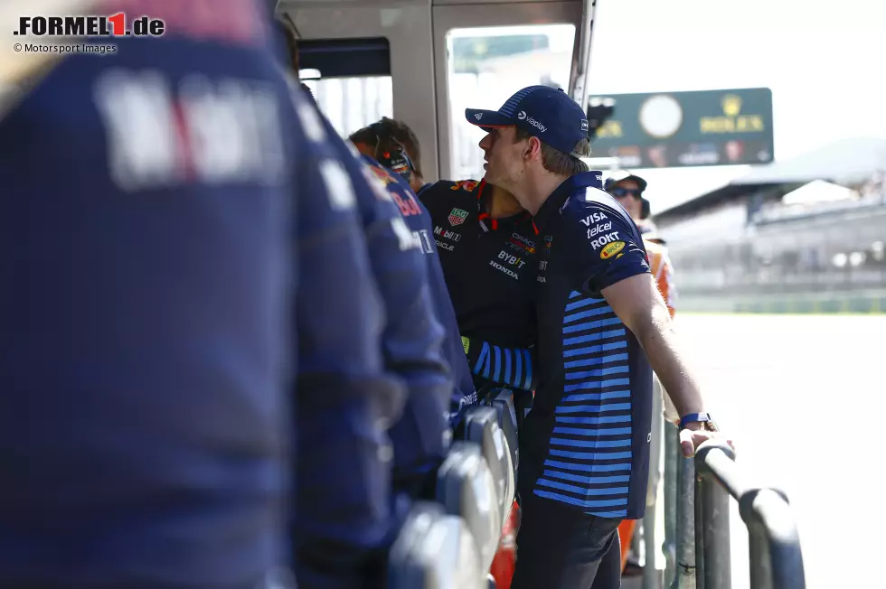 Max Verstappen (Redaktion: 2) - Eine Bewertung ist auch für uns schwer, weil man faktisch nur das Qualifying und den Start benoten kann. Wir sehen es so wie unser Experte, beides war gut. Wurde dann unverschuldet um die Chance gebracht, sich im Rennen auch noch für eine 1 zu empfehlen. Foto zur News: Max Verstappen (Redaktion: 2) - Eine Bewertung ist auch für uns schwer, weil man faktisch nur das Qualifying und den Start benoten kann. Wir sehen es so wie unser Experte, beides war gut. Wurde dann unverschuldet um die Chance gebracht, sich im Rennen auch noch für eine 1 zu empfehlen.