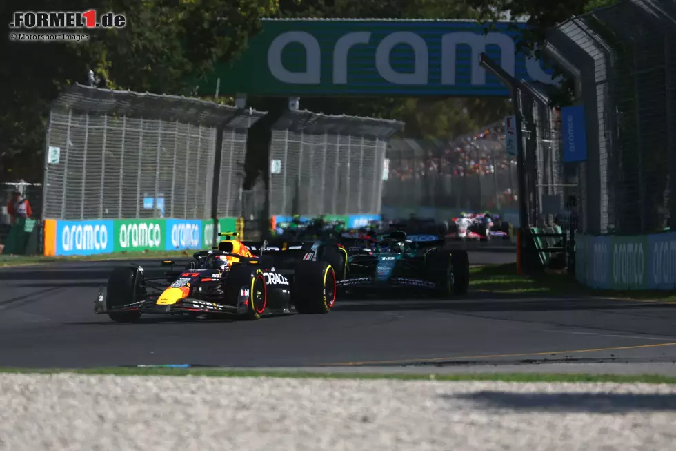 Sergio Perez (Marc Surer: 4) - "Ihm liegen untersteuernde Autos, ganz anders als Verstappen. 2023 hat er mit so einer Balance Rennen gewonnen. Die Strafe war okay. In der Formel 1 gibt es ja seit einiger Zeit größere Rückspiegel. Die brauchen die Fahrer aber offensichtlich nur zum Verteidigen, nicht zum Platzmachen ..." Foto zur News: Sergio Perez (Marc Surer: 4) - "Ihm liegen untersteuernde Autos, ganz anders als Verstappen. 2023 hat er mit so einer Balance Rennen gewonnen. Die Strafe war okay. In der Formel 1 gibt es ja seit einiger Zeit größere Rückspiegel. Die brauchen die Fahrer aber offensichtlich nur zum Verteidigen, nicht zum Platzmachen ..."