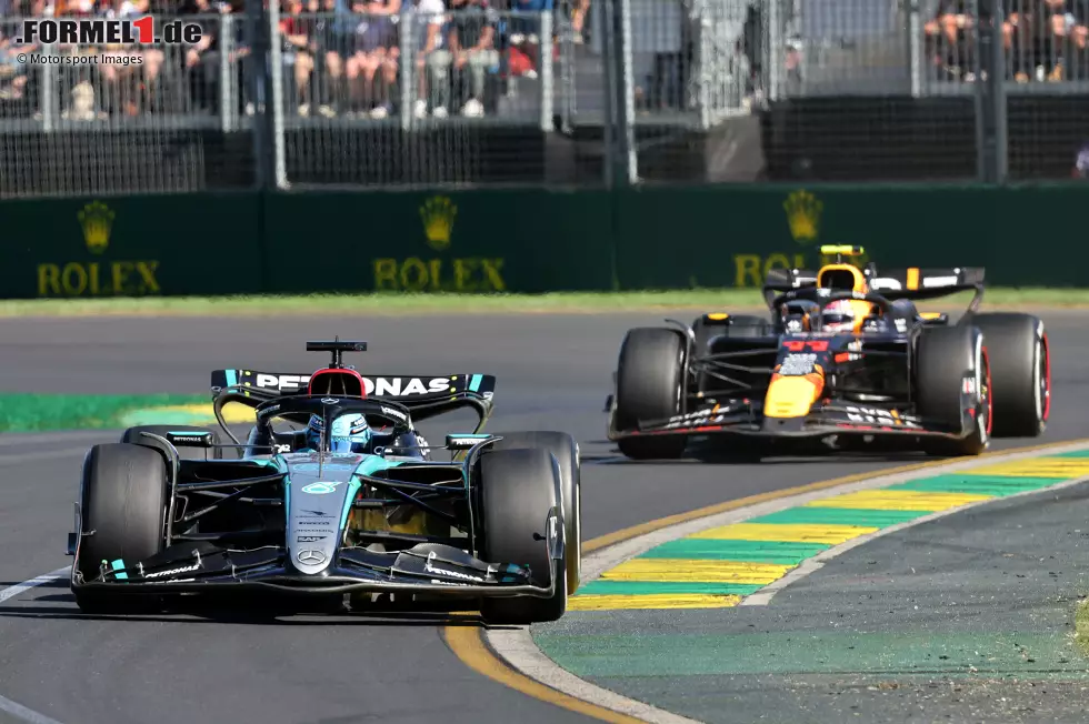 George Russell (Marc Surer: 2) - "Er hat schon in der Vergangenheit gezeigt, dass er mit einem schlecht liegenden Auto besser umgehen kann als sein Teamkollege. Der Unfall war nicht sein Fehler. Durch das Manöver von Alonso hat er Downforce verloren." Foto zur News: George Russell (Marc Surer: 2) - "Er hat schon in der Vergangenheit gezeigt, dass er mit einem schlecht liegenden Auto besser umgehen kann als sein Teamkollege. Der Unfall war nicht sein Fehler. Durch das Manöver von Alonso hat er Downforce verloren."