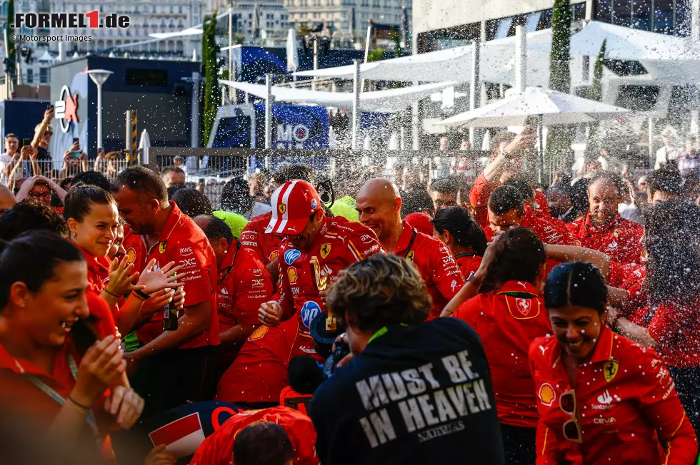 Charles Leclerc (Redaktion: 1) - Die Bestnote gibt es auch von uns nur für den Rennsieger. War gleich ab dem Freitag der Mann, den es in Monaco zu schlagen galt. Konnte perfekt mit dem Druck umgehen, stellte den Ferrari auf Pole, gewann zweimal den Start und am Ende das Rennen. Perfekt! Foto zur News: Charles Leclerc (Redaktion: 1) - Die Bestnote gibt es auch von uns nur für den Rennsieger. War gleich ab dem Freitag der Mann, den es in Monaco zu schlagen galt. Konnte perfekt mit dem Druck umgehen, stellte den Ferrari auf Pole, gewann zweimal den Start und am Ende das Rennen. Perfekt!