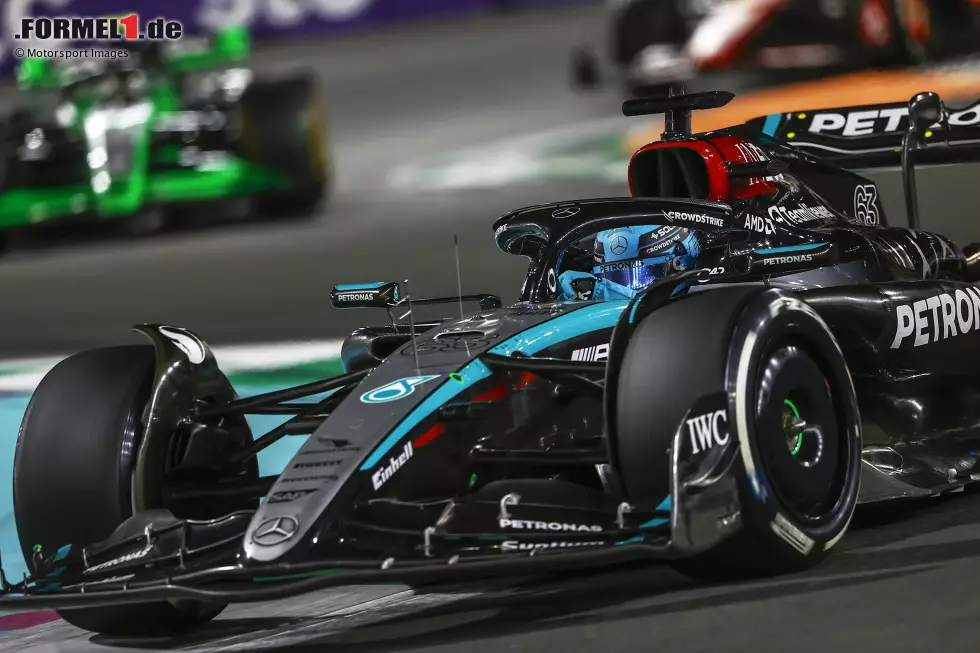 George Russell (Redaktion: 3) - Uns war es auch bei ihm für eine 2 etwas zu wenig. P7 im Qualifying und P6 im Rennen sollten der Mindestanspruch für Mercedes sein. Für eine bessere Note hätte er mindestens im Rennen noch etwas mehr herausholen müssen. Foto zur News: George Russell (Redaktion: 3) - Uns war es auch bei ihm für eine 2 etwas zu wenig. P7 im Qualifying und P6 im Rennen sollten der Mindestanspruch für Mercedes sein. Für eine bessere Note hätte er mindestens im Rennen noch etwas mehr herausholen müssen.