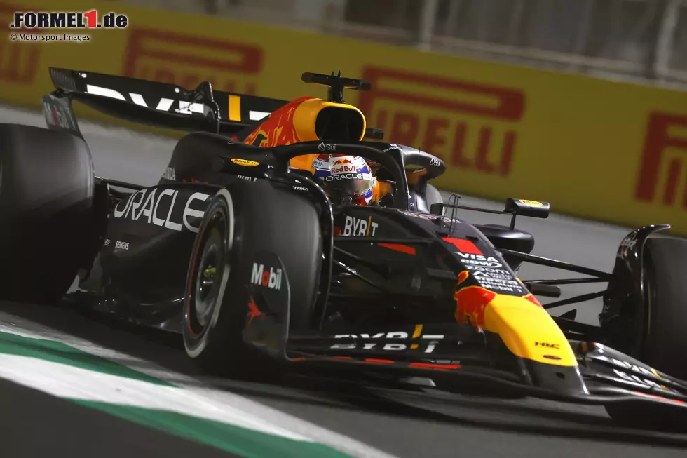 Max Verstappen (Redaktion: 1) - Bei uns wieder einmal der einzige Fahrer, der sich die Bestnote verdient hat. Was soll man ihm auch abziehen? Uns fällt höchstens ein, dass er die schnellste Runde dieses Mal verpasst hat. So startet er "nur" mit 51 von 52 möglichen Punkten in die neue Saison. Der einzige Makel nach zwei Rennwochenenden ... Foto zur News: Max Verstappen (Redaktion: 1) - Bei uns wieder einmal der einzige Fahrer, der sich die Bestnote verdient hat. Was soll man ihm auch abziehen? Uns fällt höchstens ein, dass er die schnellste Runde dieses Mal verpasst hat. So startet er "nur" mit 51 von 52 möglichen Punkten in die neue Saison. Der einzige Makel nach zwei Rennwochenenden ...