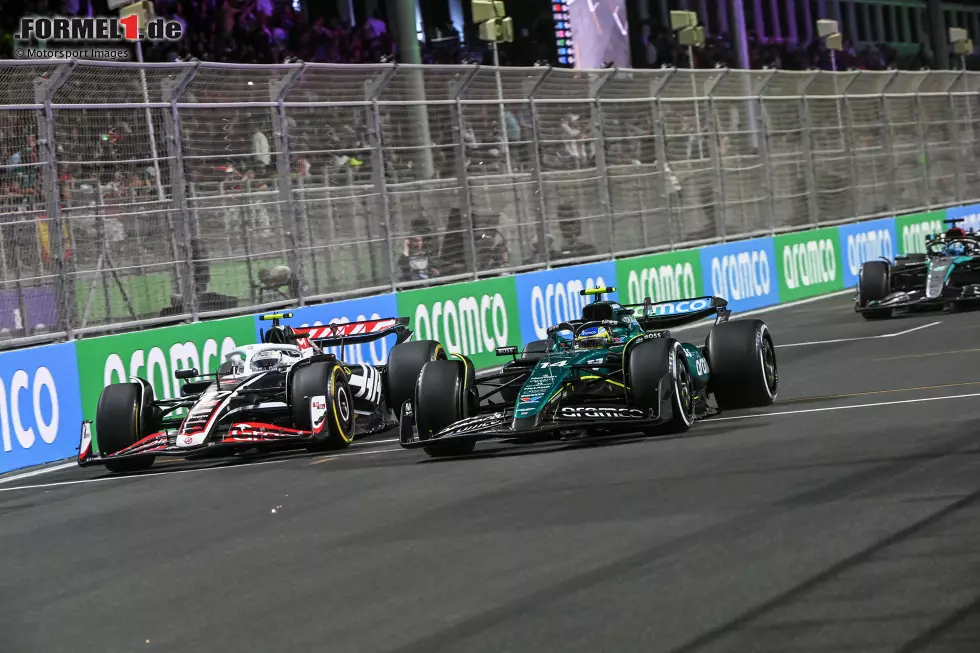 Fernando Alonso (Redaktion: 2) - Auch hier stimmen wir zu, wobei ein Redakteur sogar die 1 gegeben hätte. Der Spanier holt aktuell vermutlich mehr heraus, als das Auto eigentlich zulässt. Trotzdem war es der Mehrheit für die Bestnote am Ende noch etwas zu wenig. Foto zur News: Fernando Alonso (Redaktion: 2) - Auch hier stimmen wir zu, wobei ein Redakteur sogar die 1 gegeben hätte. Der Spanier holt aktuell vermutlich mehr heraus, als das Auto eigentlich zulässt. Trotzdem war es der Mehrheit für die Bestnote am Ende noch etwas zu wenig.