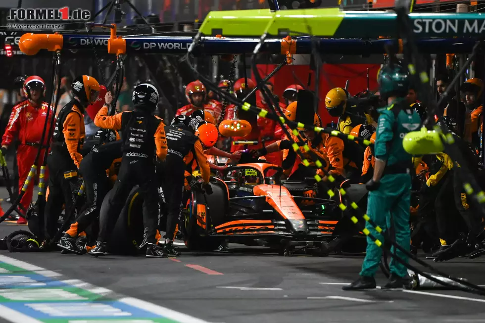 Lando Norris (Redaktion: 3) - Wir sehen es wie unser Experte und merken zudem noch an, dass Norris unglaubliches Glück hatte, dass sein Frühstart nicht bestraft wurde. Ansonsten hätte es womöglich nicht einmal mehr zur 3 gereicht, weil ihn eine Strafe eventuell aus den Punkten geworfen hätte. Foto zur News: Lando Norris (Redaktion: 3) - Wir sehen es wie unser Experte und merken zudem noch an, dass Norris unglaubliches Glück hatte, dass sein Frühstart nicht bestraft wurde. Ansonsten hätte es womöglich nicht einmal mehr zur 3 gereicht, weil ihn eine Strafe eventuell aus den Punkten geworfen hätte.