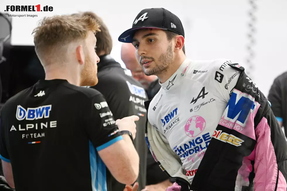 Esteban Ocon (Redaktion: 3) - Hier wiederum stimmen wir zu. Der Alpine war in Singapur nicht gut genug für die Top 10, daher sind P15 im Qualifying und P13 im Rennen nicht so verkehrt. Das Auto machte es schwer, sich für eine noch bessere Note zu empfehlen. Foto zur News: Esteban Ocon (Redaktion: 3) - Hier wiederum stimmen wir zu. Der Alpine war in Singapur nicht gut genug für die Top 10, daher sind P15 im Qualifying und P13 im Rennen nicht so verkehrt. Das Auto machte es schwer, sich für eine noch bessere Note zu empfehlen.