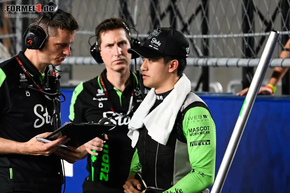 Guanyu Zhou (Redaktion: 4) - Wir haben den Chinesen etwas schlechter gesehen, unter anderem wegen des Qualifyings, in dem er fast eine halbe Sekunde langsamer als der Teamkollege war. Im Rennen dann etwas besser, aber mehr als "ausreichend" war das unserer Meinung nach nicht. Foto zur News: Guanyu Zhou (Redaktion: 4) - Wir haben den Chinesen etwas schlechter gesehen, unter anderem wegen des Qualifyings, in dem er fast eine halbe Sekunde langsamer als der Teamkollege war. Im Rennen dann etwas besser, aber mehr als "ausreichend" war das unserer Meinung nach nicht.