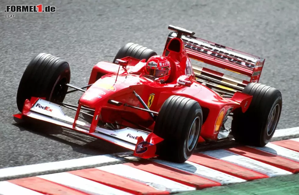 Michael Schumacher (7): Der spätere Rekordweltmeister schafft es zwischen Monza 2000 und Sao Paulo 2001 saisonübergreifend ebenfalls siebenmal in Folge auf die Pole. Von diesen sieben Rennen kann "Schumi" satte sechs gewinnen, und in beiden Jahren wird er am Ende auch Weltmeister. Foto zur News: Michael Schumacher (7): Der spätere Rekordweltmeister schafft es zwischen Monza 2000 und Sao Paulo 2001 saisonübergreifend ebenfalls siebenmal in Folge auf die Pole. Von diesen sieben Rennen kann "Schumi" satte sechs gewinnen, und in beiden Jahren wird er am Ende auch Weltmeister.