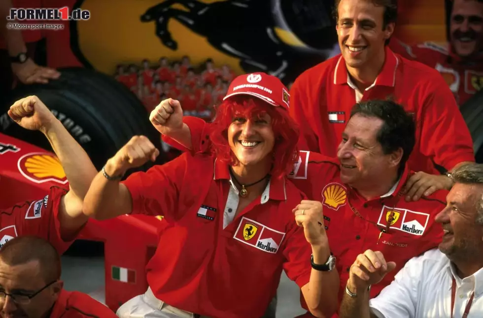 Die Serie reißt ausgerechnet beim Ferrari-Heimspiel 2001 in Imola, wo Schumacher in der Qualifikation nur Vierter wird. Obwohl Schumacher im Verlauf seiner Karriere insgesamt 68 Polepositions holt, ist diese Serie tatsächlich der einzige Fall, bei dem er mehr als drei Poles nacheinander holt. Foto zur News: Die Serie reißt ausgerechnet beim Ferrari-Heimspiel 2001 in Imola, wo Schumacher in der Qualifikation nur Vierter wird. Obwohl Schumacher im Verlauf seiner Karriere insgesamt 68 Polepositions holt, ist diese Serie tatsächlich der einzige Fall, bei dem er mehr als drei Poles nacheinander holt.