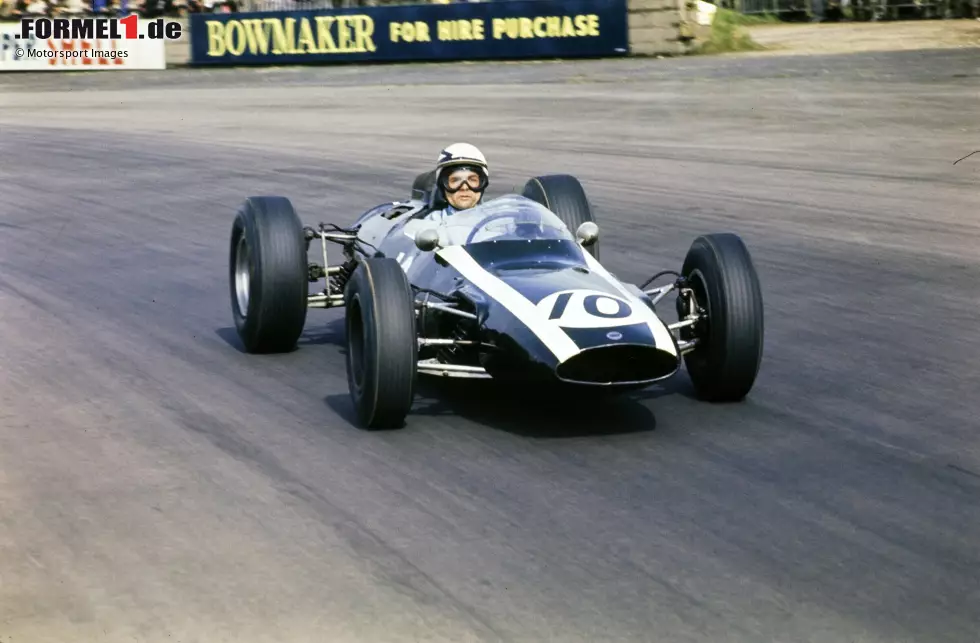 Die wenigsten Karrierepunkte eines Weltmeisters - Phil Hill fuhr von 1958 bis 1966 in der Formel 1 und gewann 1961 den Titel, aber er sammelte über seine gesamte Laufbahn hinweg nur 98 Punkte - so wenige wie kein anderer Champion. Was natürlich auch dem damaligen Punktesystem geschuldet war: Der Sieger bekam nur neun Punkte. Foto zur News: Die wenigsten Karrierepunkte eines Weltmeisters - Phil Hill fuhr von 1958 bis 1966 in der Formel 1 und gewann 1961 den Titel, aber er sammelte über seine gesamte Laufbahn hinweg nur 98 Punkte - so wenige wie kein anderer Champion. Was natürlich auch dem damaligen Punktesystem geschuldet war: Der Sieger bekam nur neun Punkte.